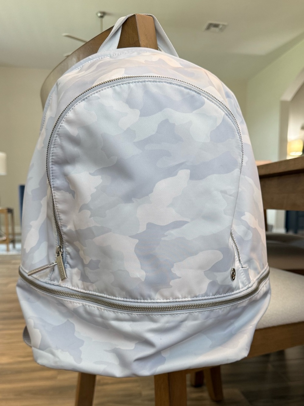 Lulelemon City Adventurer Backpack Light Grey Camo - Picture 2 of 8